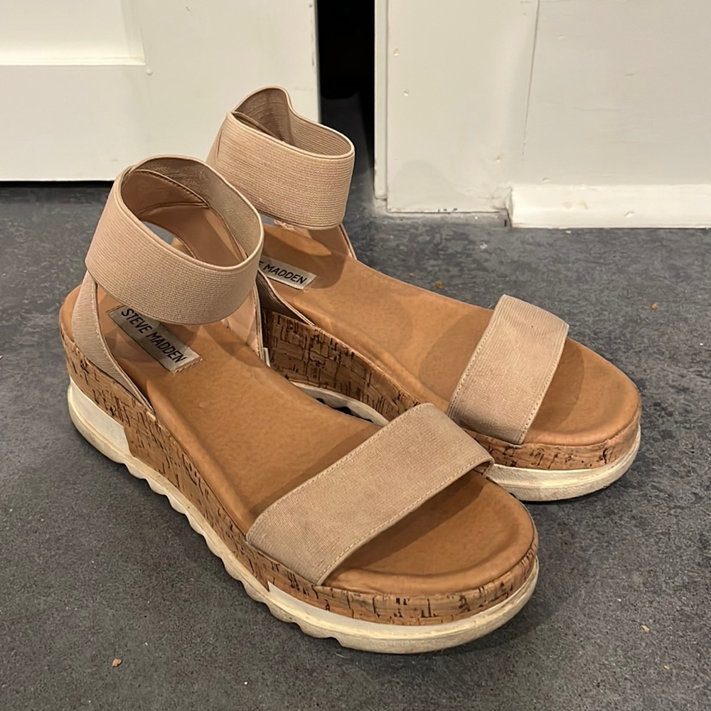 Steve Madden tan platform sandals